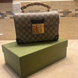 Trust this Gucci bamboo bag to be light, durable, and comfortable to carry.